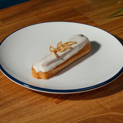 Эклер ванильный в Cream Soda по цене 290 ₽