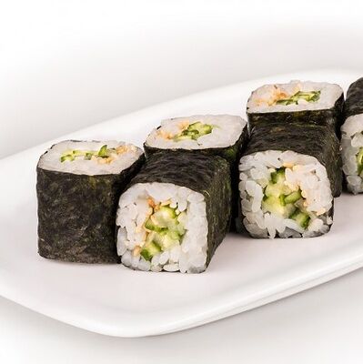 Мини ролл огурэц 6 шт в Sushi Favorite по цене 149 ₽