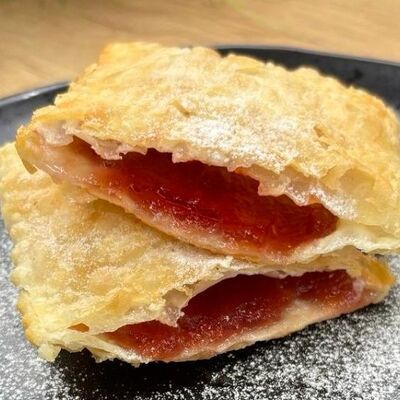 Пирожок с вишнёвым джемом в Чебурек номер 1 по цене 180 ₽