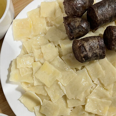 Тонкий хинкал с сушеной колбасой в Чудочуду по цене 920 ₽