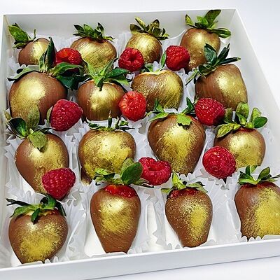 Клубника в молочном бельгийском шоколаде (золото) в Кондитерская VO по цене 3630 ₽