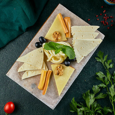 Сырная тарелка в Тбилисити по цене 780 ₽