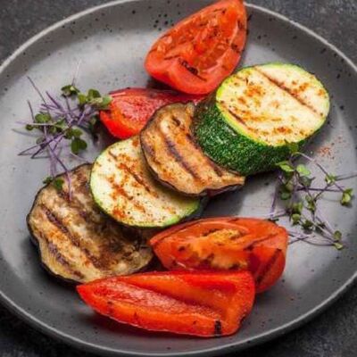 Овощи на гриле в Чебуреки решают! по цене 390 ₽