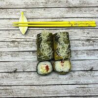 Жареный ролл Цезарь с курицейв Sushi Favorite