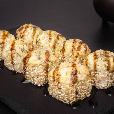 Цезарь маки хот в Sushi House по цене 379 ₽