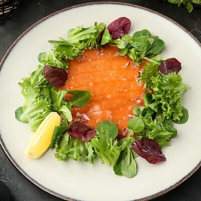 Севиче из лосося с зеленым салатом в Double по цене 510