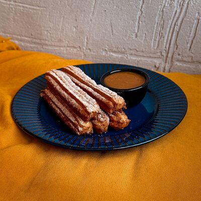 Чуррос с соленой карамелью в El Machete по цене 450 ₽