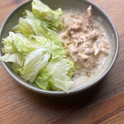 Тёплый салат с индейкой в Sololaki по цене 480 ₽