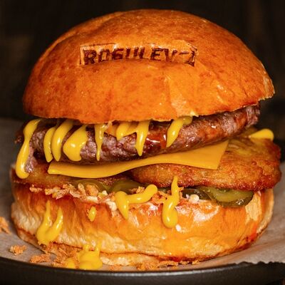 РогБургер Деревенский в Rogulevs Burgers по цене 660 ₽