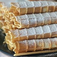 Трубочка со сгущенкой в Мерседес кафе
