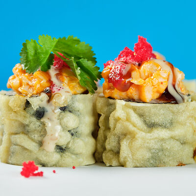 Тартар ролл с том ям креветкой в Русалочка любит суши по цене 650 ₽