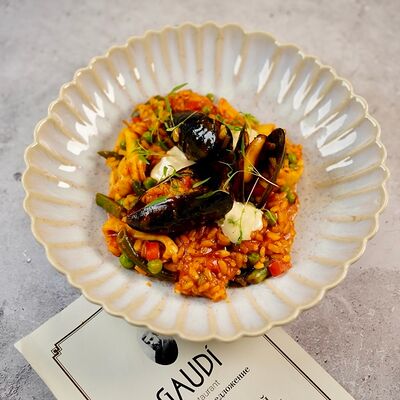 Фирменная Паэлья с морепродуктами в Gaudi по цене 1320 ₽