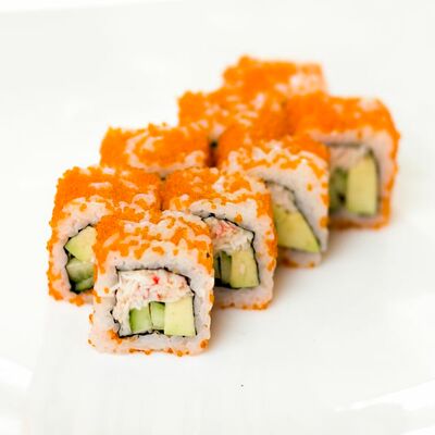 Ролл Калифорния с крабом в Цунами по цене 396 ₽