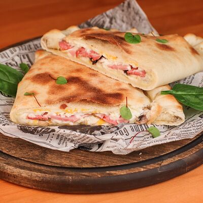 Кальцоне по-русски в Тот самый бар по цене 760 ₽