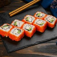 Ролл Калифорния со снежным крабом в Fast Япония Premium Sushi