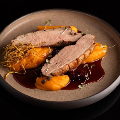 Утиная грудка с тыквенным кремом и вишневый демигляс в Первый по цене 1090 ₽