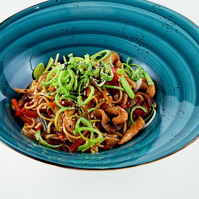 Вок с куриным филе в Невидалия по цене 640 ₽