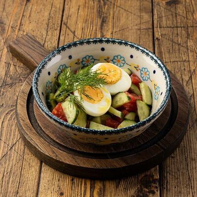 Салат из огурцов и помидоров с маслом в Сыроварня по цене 480 ₽