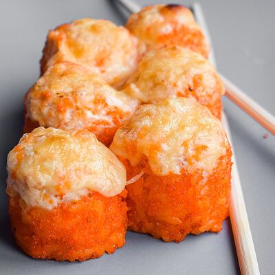 Ролл запечённый с креветками в Суши Кото по цене 857 ₽