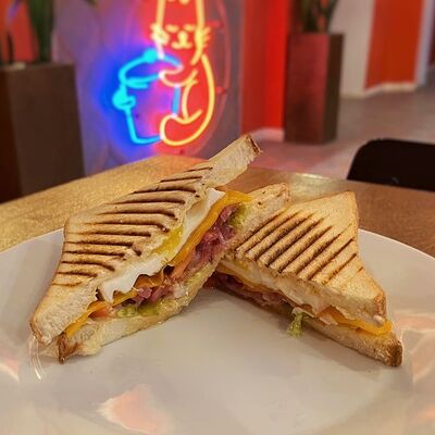 Сандвич с беконом в Суп с котом по цене 460 ₽