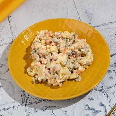 Салат Оливье с колбасой в Буханка по цене 399 ₽