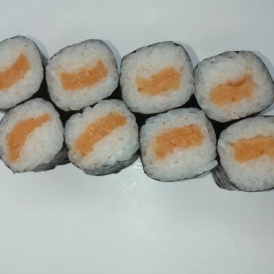 Ролл с лососем в Pizza mizza по цене 200 ₽