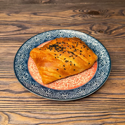 Самса слоенная с говядиной в Плов & Лагман по цене 135 ₽