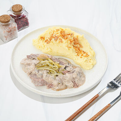 Бефстроганов с картофельным пюре в Магбургер & Братья Караваевы по цене 435