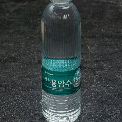Вода питьевая негазированная Чеджу Ёнгамсу в HOSHI NOWA по цене 225 ₽