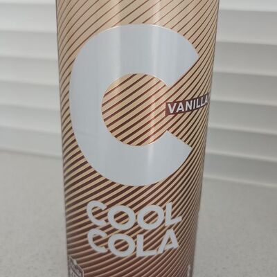 CoolCola Vanilla Вкус напитка классический, насыщенный, дополнен мягкими ванильными нотками. В аромате напитка хорошо ощущаются ванильные и карамельные оттенки в Вкусняшка ГПЗ по цене 86 ₽