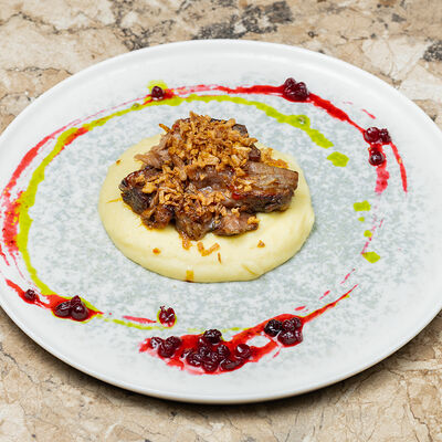 Томленая говяжья грудинка в Чизерия Восточный по цене 1350 ₽