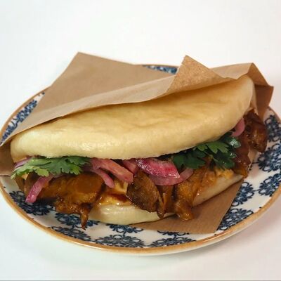 Бао сэндвич со свининой Тюсю в Dragon’s ramen по цене 550 ₽