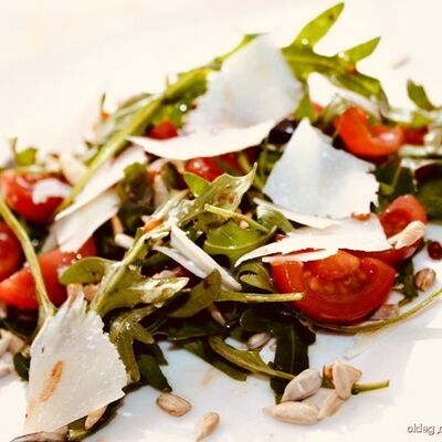 Салат Сырок в Паприка по цене 570 ₽