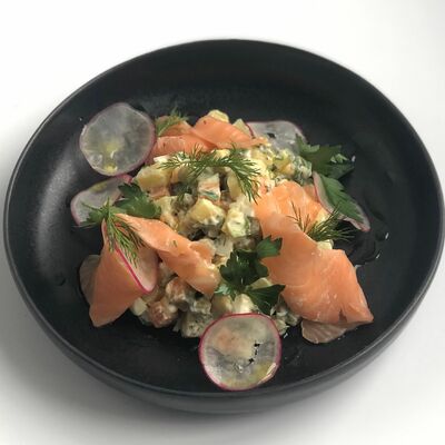 Салат Оливье с подкопченным лососем в Jesstaurant по цене 790 ₽