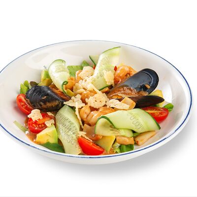 Салат с морепродуктами в соусе сливочный биск в Bimi Vita по цене 740 ₽