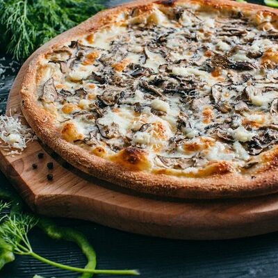 Пицца Грибная в Krutli по цене 677 ₽