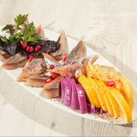 Сельдь с картофелем и красным лучком в Троя