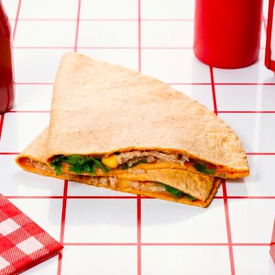 Кесадилья с рваной свининой барбекю в Кофемашина по цене 540 ₽