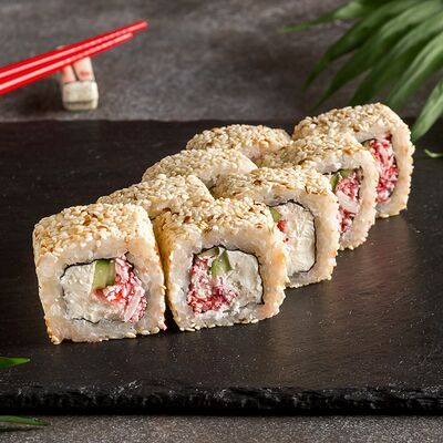 Холодный ролл Калифорния в кунжуте в Суши-бар Тунец по цене 364