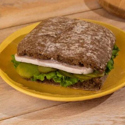 Сэндвич с индейкой на ржаной чиабатте в Пекарня Буханка по цене 349 ₽