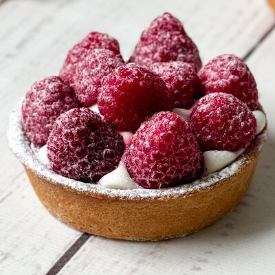 Тарталетка со свежей малиной в Пекарня Тартин по цене 399 ₽