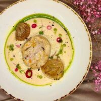 Судак в лимонном масле с луком конфи и овощным кремом на сливках в MON PARIS