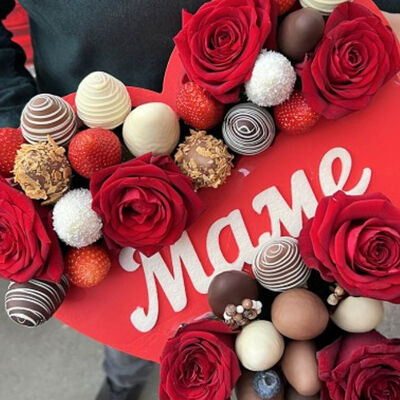 Бокс Маме с розамив Клубника в шоколаде VeryBerryLab по цене 11990 ₽