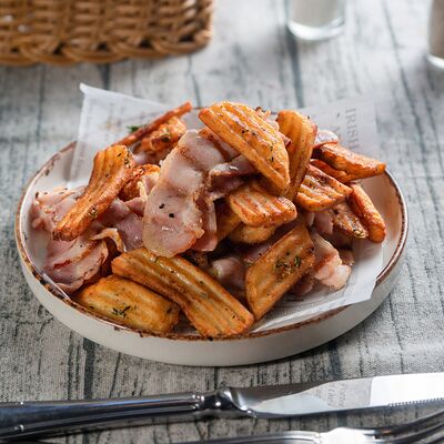 Чипсы картофельные с беконом в Molly Malone по цене 480 ₽