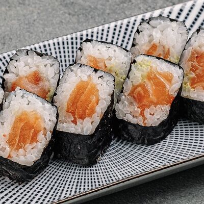 Хосомаки лосось в Umami по цене 700 ₽