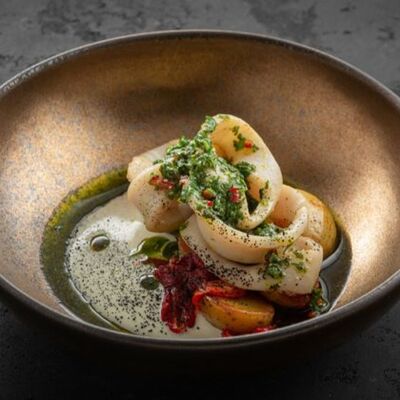 Кальмар с картофелем и соусом чимичурри в Вода & Еда по цене 1062 ₽