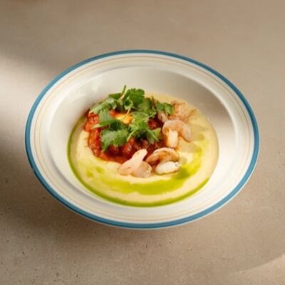 Кукурузная каша с шакшукой и креветкамив Сivil по цене 690 ₽