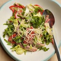 Салат с языком и рукколойв Merhaba