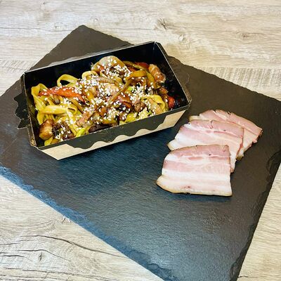 Паста а-ля вок со свининой и овощами в Сыр вашему дому по цене 473 ₽