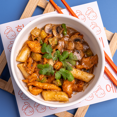 Токпокки в перечном соусе с курицей в Chuga по цене 720 ₽